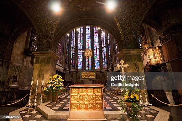 pala-doro-in-the-gothic-choir-of-aachen-cathedral-aachen-germany.jpg