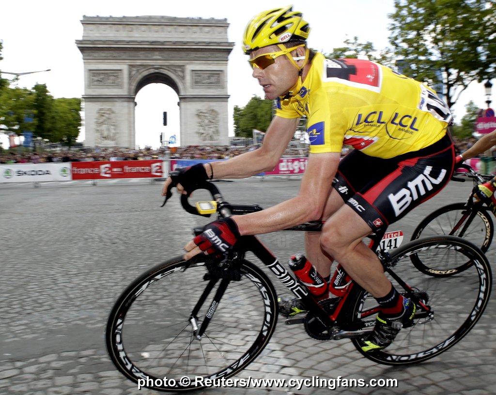 2011_tour_de_france_stage21_cadel_evans_yellow_jersey_paris_arc_de_triomphe1.jpg