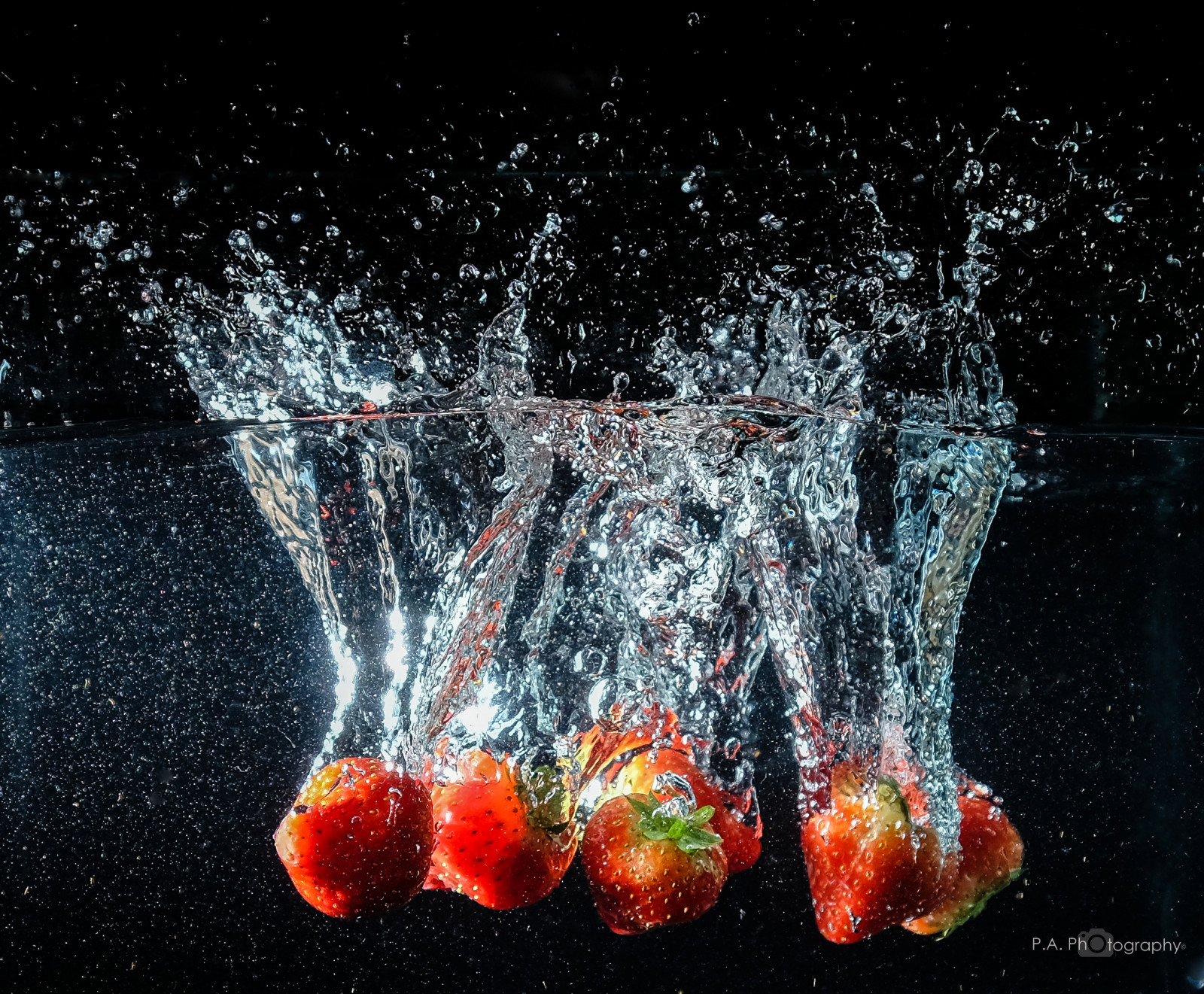 water_fruit_strawberry_fuji_splash_highspeed_xt1-819647.jpg!d