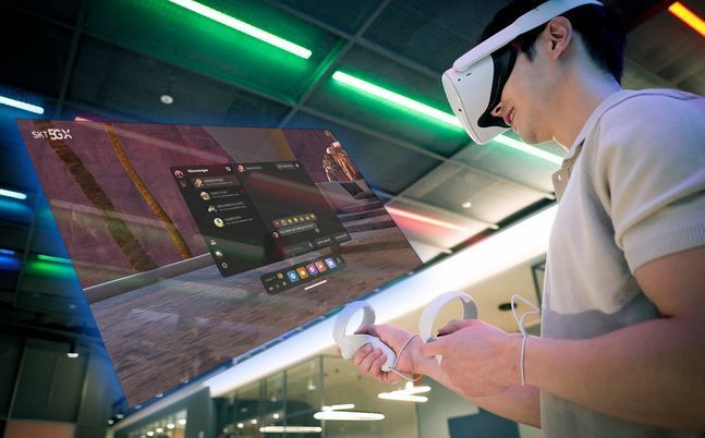 Dispositivo di realtà virtuale (VR) (attrezzatura) 'Oculus Quest 2' che sperimenta un modello da 128 gigabyte (GB). (File foto) ⓒSK Telecom
