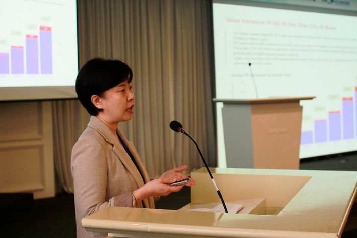 L'analista di Counterpoint Research Lim Soo-jung terrà una presentazione sul tema della catena del valore dell'industria XR cinese e delle principali tendenze aziendali al Forum strategico dell'industria dei display XR tenutosi il 20.ⓒ Associazione coreana dell'industria dei display