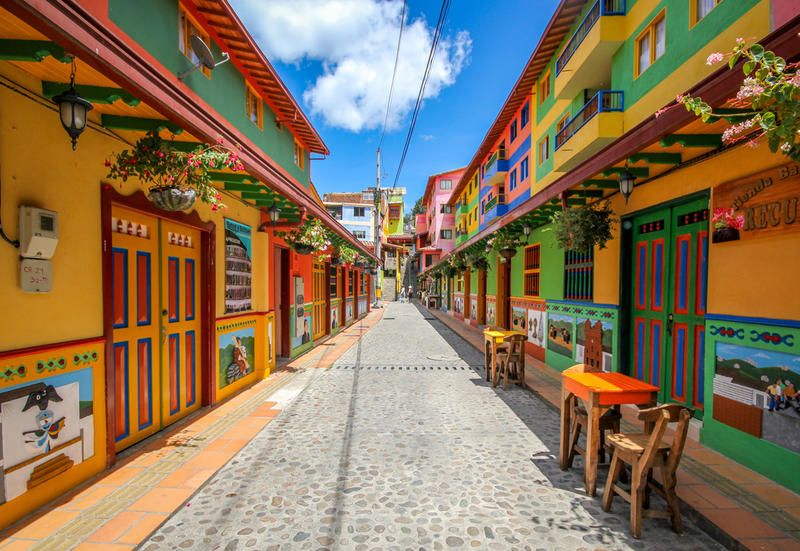 case-colorate-villaggio-guatape-colombia-00-oggetto-editoriale-800x600-1528192718.jpg