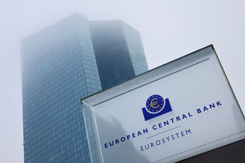 Banchieri Bce hanno valutato rialzo tassi a settembre in riunione di luglio - verbali