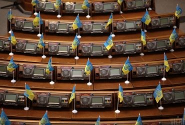 Zelensky propose alla Verchovna Rada di estendere la legge marziale e la mobilitazione generale