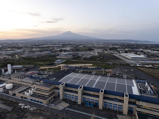 Enel svela la gigafactory 3Sun di pannelli solari a Catania: la più grande d'Europa