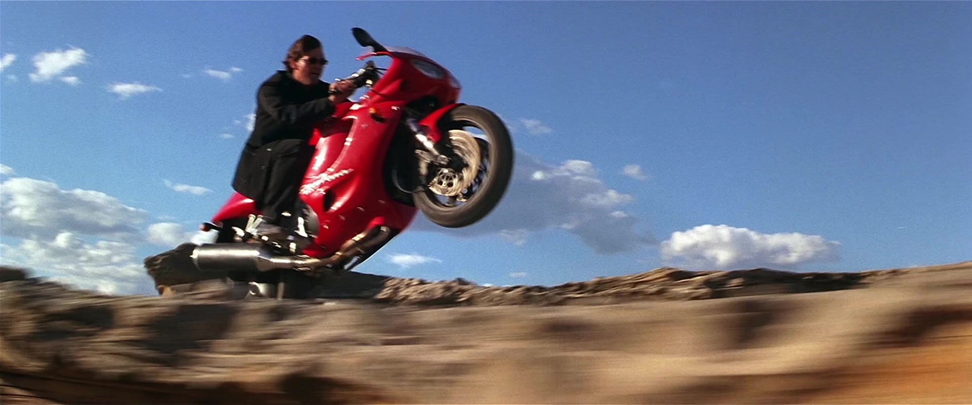 Triumph-Daytona-955i-Red-Motorcycle-Used-by-Dougray-Scott-in-Mission-Impossible-II-6.jpg