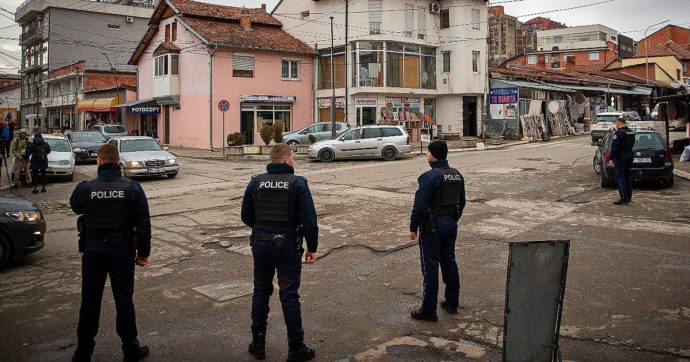 Tensioni nel nord del Kosovo, il presidente serbo Vucic convoca d’emergenza il Consiglio di sicurezza: “Il mondo finge di non vedere”