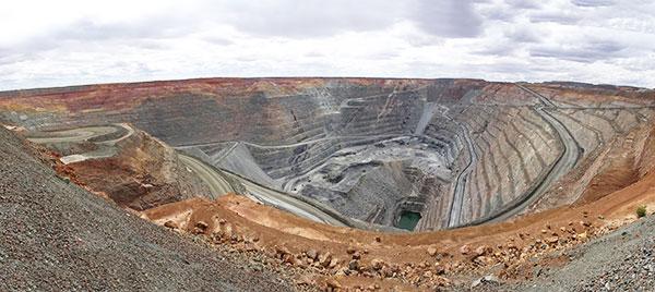 saupload_Australia-gold-mine-pit.jpg