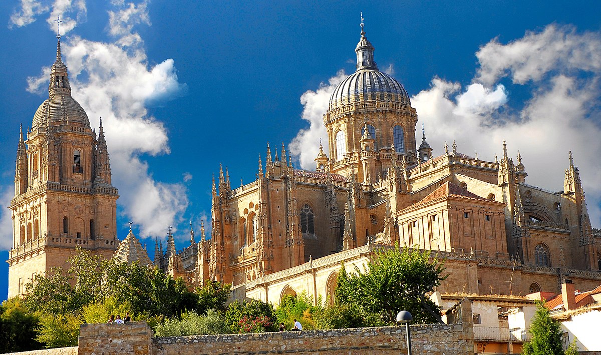 1200px-Salamanca_Catedral.JPG