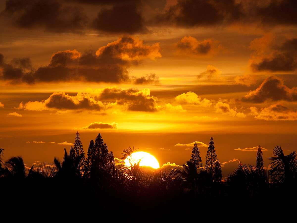 1200px-Sunrise%2C_Kauai.jpg