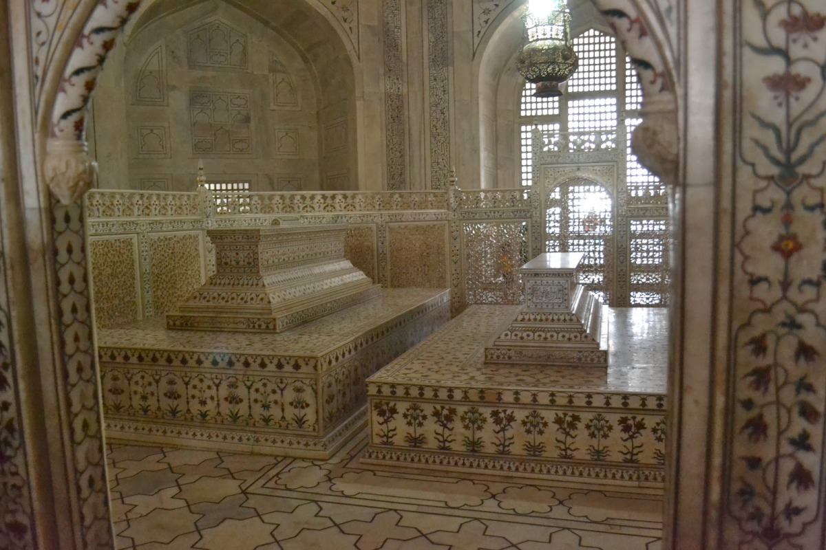 Taj-Mahal-Tomb.jpg