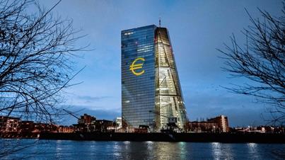 La Bce lascia i tassi ancora fermi. Da metà 2024 caleranno i riacquisti di titoli di Stato del piano Pepp