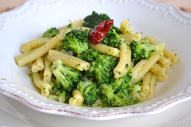 Pasta-con-i-broccoli.jpg