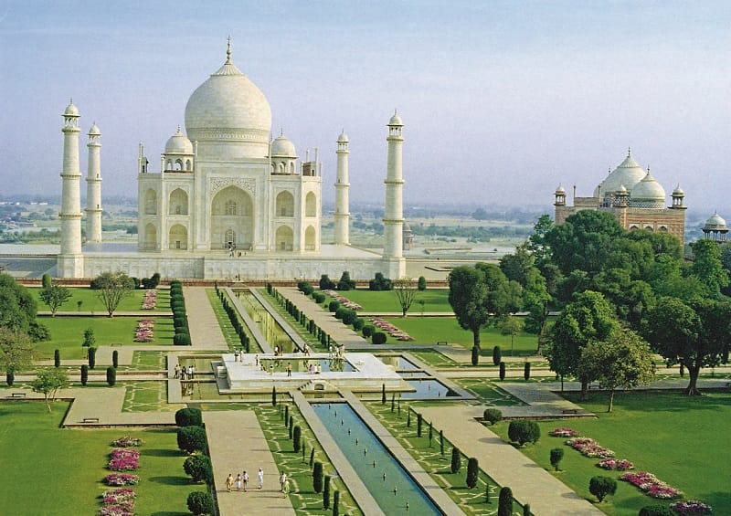 Mughal-Gardens-in-India-Taj-mahal.jpg