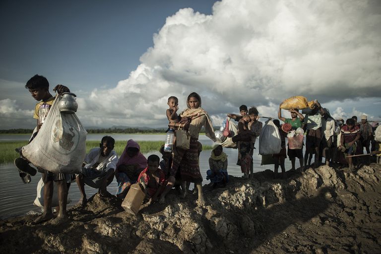 Myanmar migliaia di persone costrette a scappare a seguito del golpe di stato 
